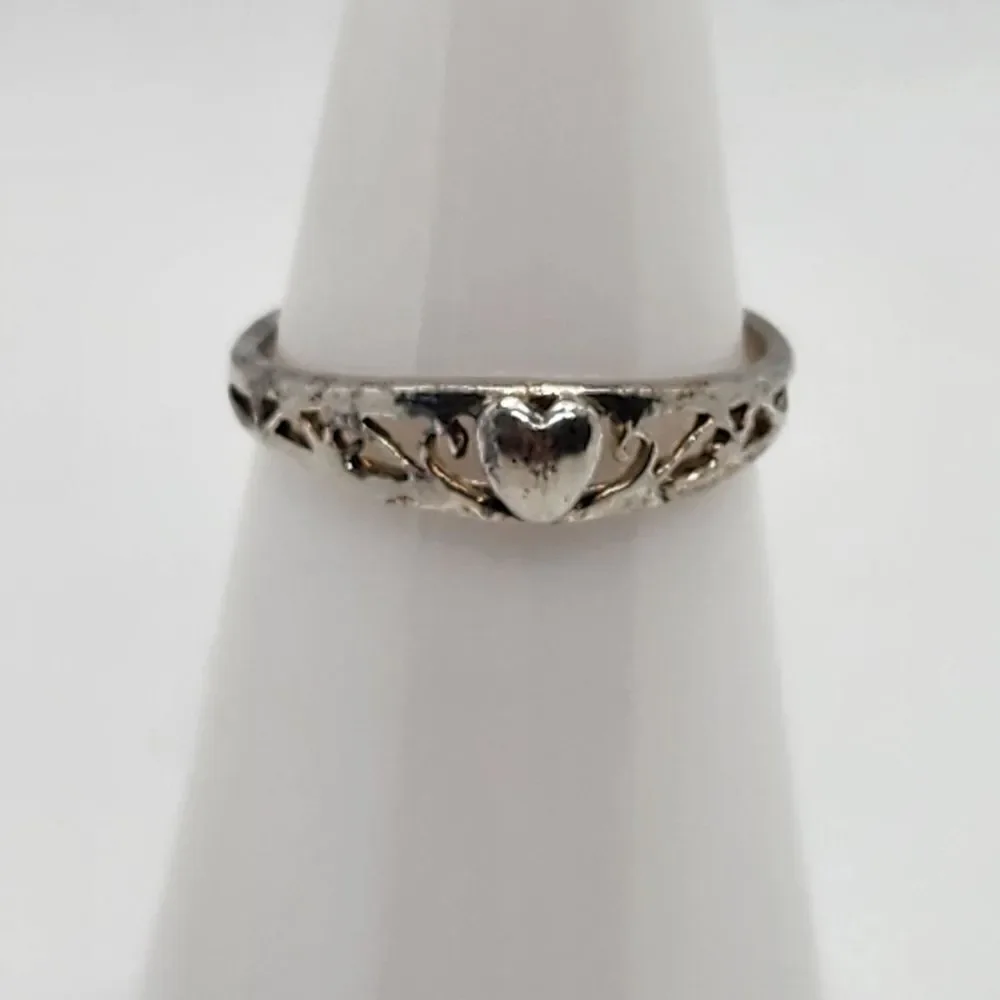 Sterling Silver Heart & Cutout Design Ring (5.5)
